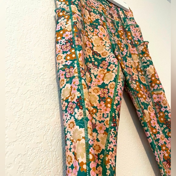Ebb and Flow floral leggings Women’s size small - Picture 2 of 8